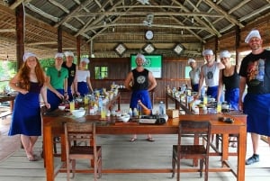 Hoi An: clase de cocina en Bay Mau con opción de visita al mercado y paseo en barca de bambú