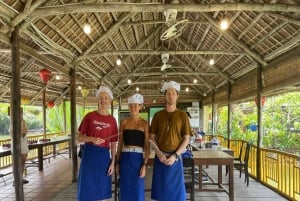 Hoi An: clase de cocina en Bay Mau con opción de visita al mercado y paseo en barca de bambú