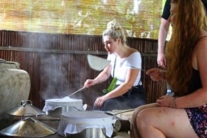 Hoi An: clase de cocina en Bay Mau con opción de visita al mercado y paseo en barca de bambú