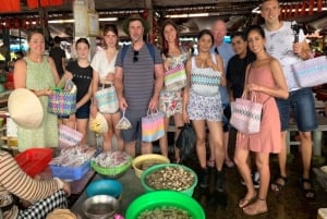 Hoi An: clase de cocina en Bay Mau con opción de visita al mercado y paseo en barca de bambú