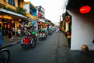 Hoi An by Night: 4-Hour Tour with Dinner