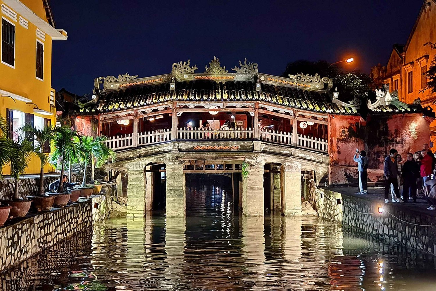 Hoi An City by night and releas paper latern