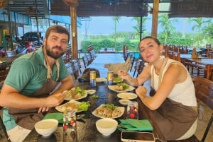 Lekcja gotowania w Hoi An z targiem i wycieczką łodzią z bambusowymi koszami