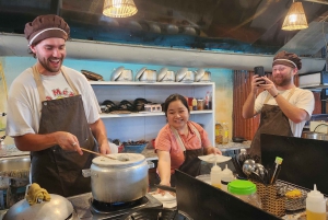 Lekcja gotowania w Hoi An z targiem i wycieczką łodzią z bambusowymi koszami