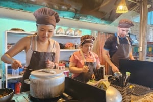 Lekcja gotowania w Hoi An z targiem i wycieczką łodzią z bambusowymi koszami