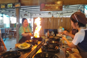 Lekcja gotowania w Hoi An z targiem i wycieczką łodzią z bambusowymi koszami