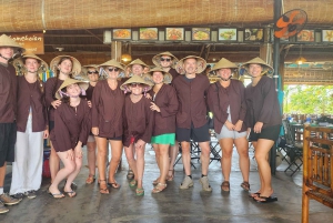 Lekcja gotowania w Hoi An z targiem i wycieczką łodzią z bambusowymi koszami