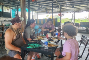 Lekcja gotowania w Hoi An z targiem i wycieczką łodzią z bambusowymi koszami