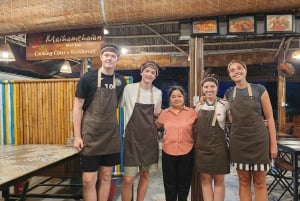 Lekcja gotowania w Hoi An z targiem i wycieczką łodzią z bambusowymi koszami