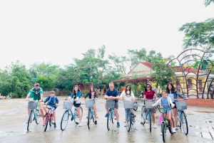 Hoi An : Excursion à vélo avec promenade à dos de buffle et cours de fabrication de lanternes