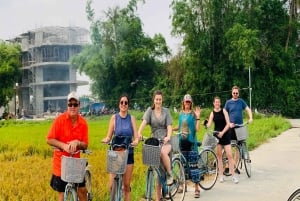 Hoi An : Excursion à vélo avec promenade à dos de buffle et cours de fabrication de lanternes