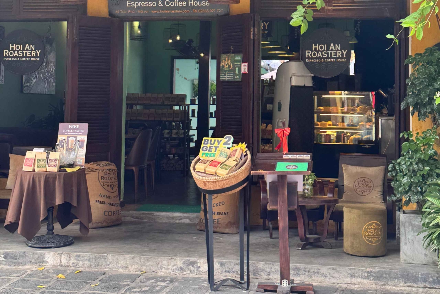 Hoi An Cultural Tour: Textiles, Temples & Coffee