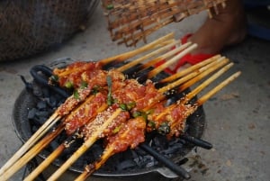 Hoi An: Street Food Tour by Scooter with 5 Local Tastings
