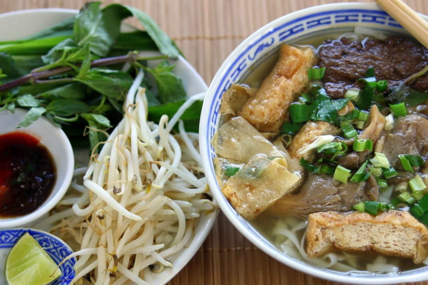 Hoi An/Da Nang: Vegetarisk madlavningskursus og sejltur med kurvebåd