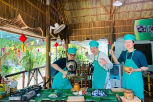 Hoi An/Da Nang: Clase de cocina vegetariana y paseo en barco con cestas