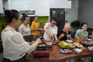 Hoi An/Da Nang: Hoi Hoiang: Vietnamilainen ruoanlaittoluokka ja kuljetus