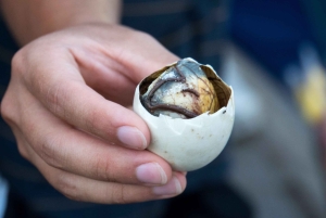 Hoi An: Evening Food Tour with 7 Tastings and Boat Trip