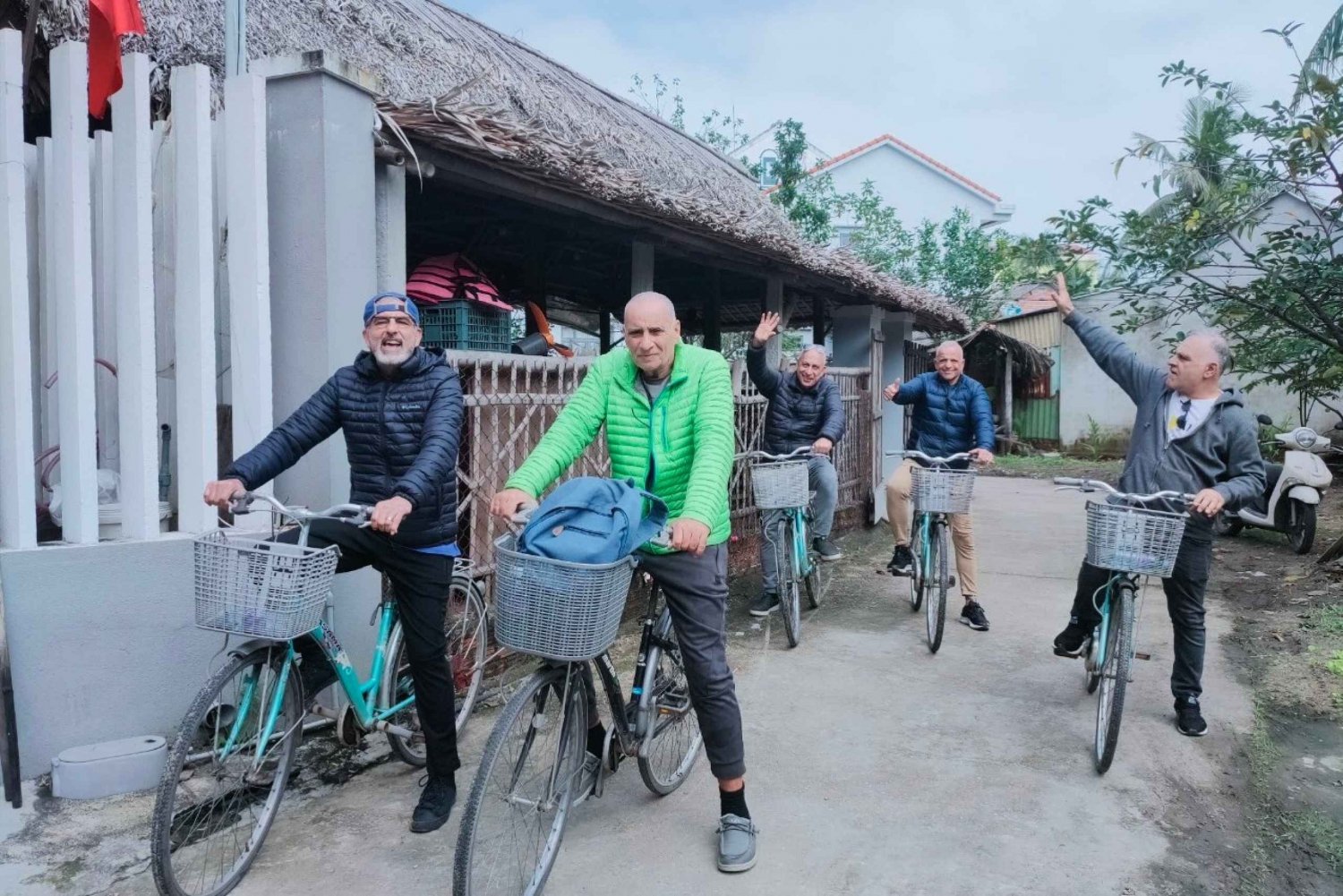 Hoi An: Farming and Buffalo Riding Tour by Bike with Food