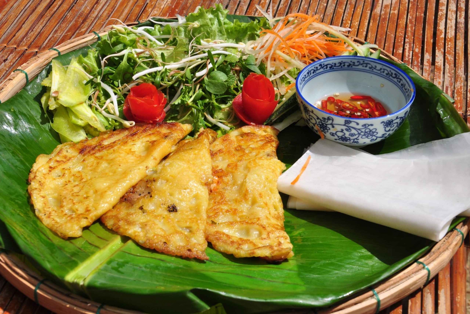 Hoi An: Grandma's Home Cooking Class with Market Tour