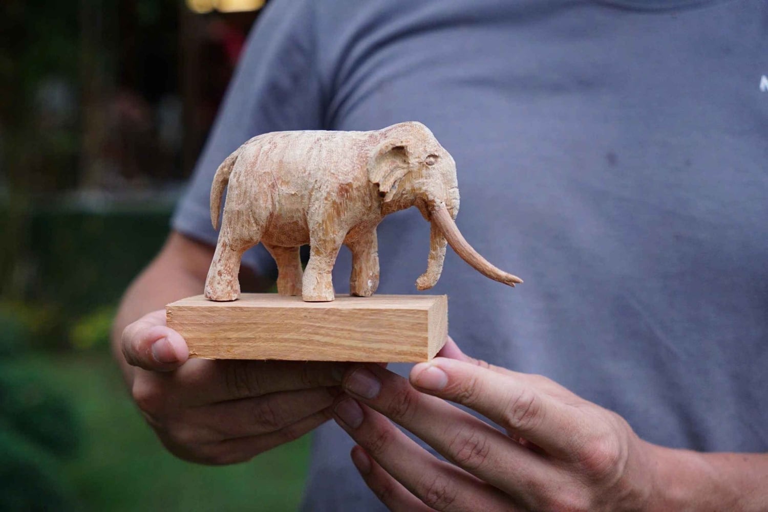 Hoi An Handwerkplaats: Beeldje Houtsnijwerk