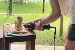 Hoi An Handwerkplaats: Beeldje Houtsnijwerk