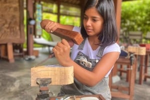 Hoi An Handwerkplaats: Beeldje Houtsnijwerk