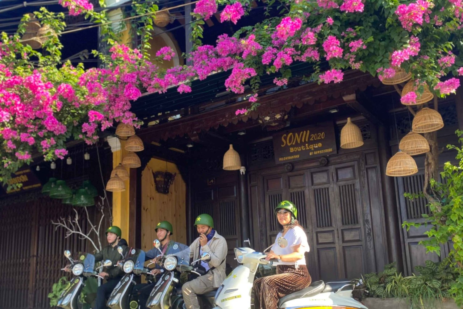 Tour dei punti salienti e delle gemme nascoste di Hoi An in Vespa