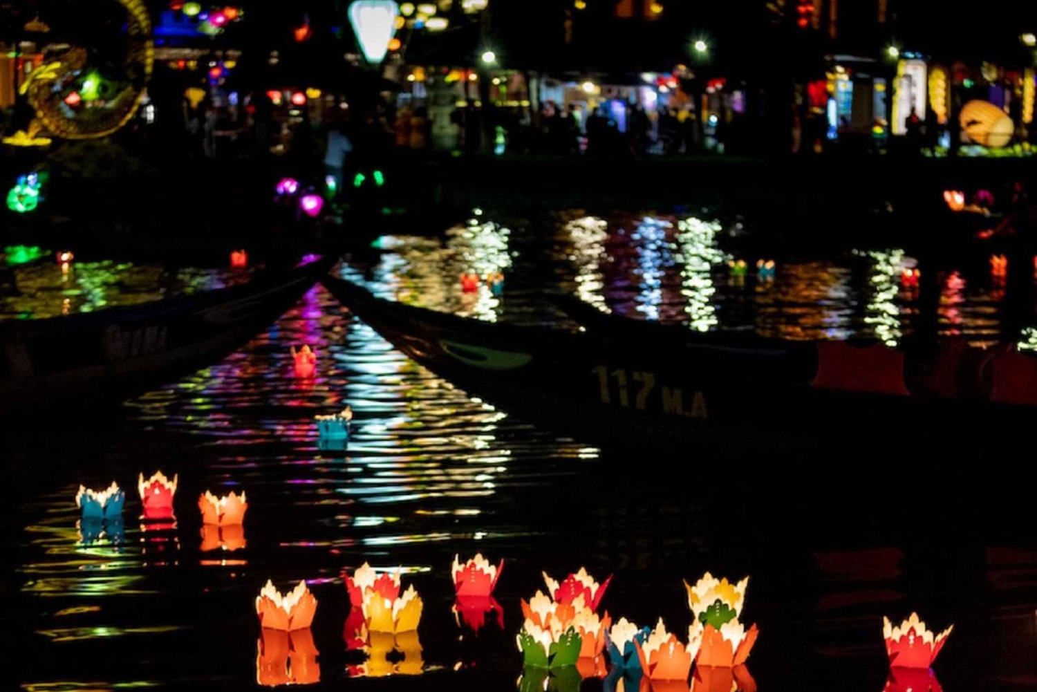 Hoi An : Hoai River Boat Trip by Night and Floating Lantern