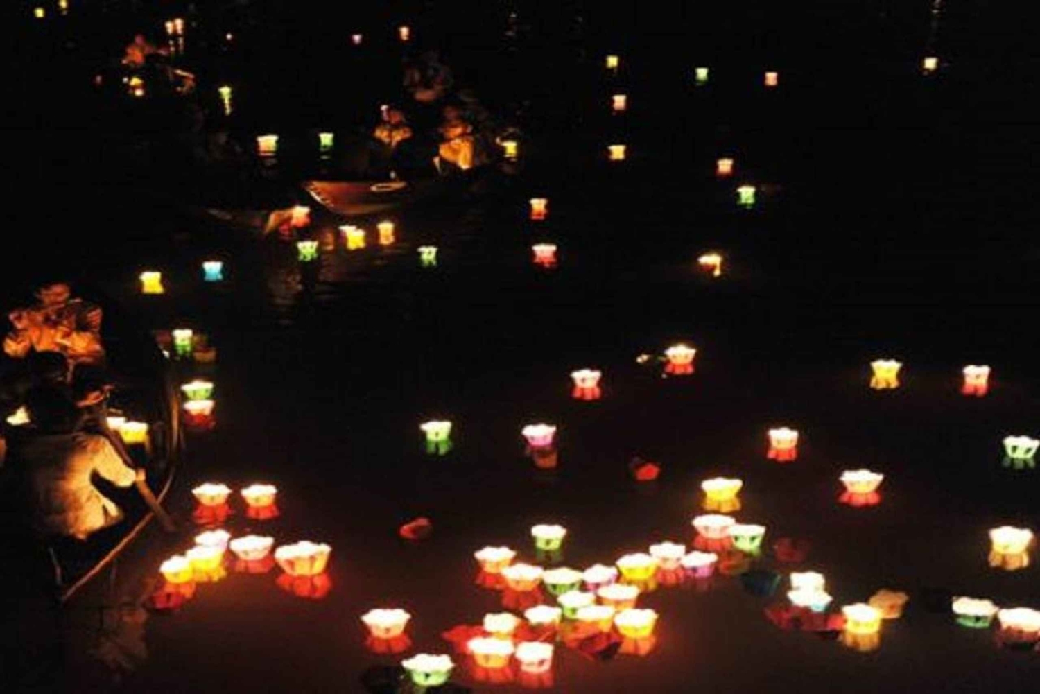 Hoi An : Hoai River Boat Trip by Night and Floating Lantern