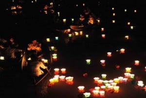 Hoi An: Gita in barca sul fiume Hoai di notte e lanterna galleggiante