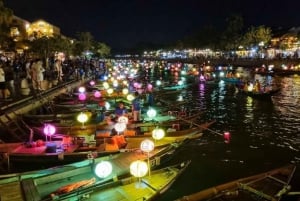 Hoi An: Hoai Fluss Bootsfahrt bei Nacht und schwimmende Laterne