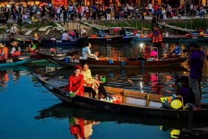 Hoi An: Hoai River-bådtur om natten og flydende lanterne