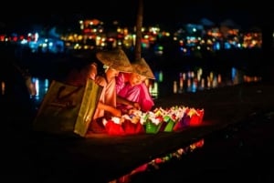 ホイアン：夜のホアイ川ボート ツアーとランタン流し