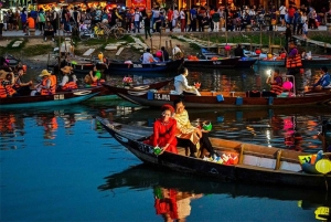Hoi An : Hoai River Boat Trip by Night and Floating Lantern