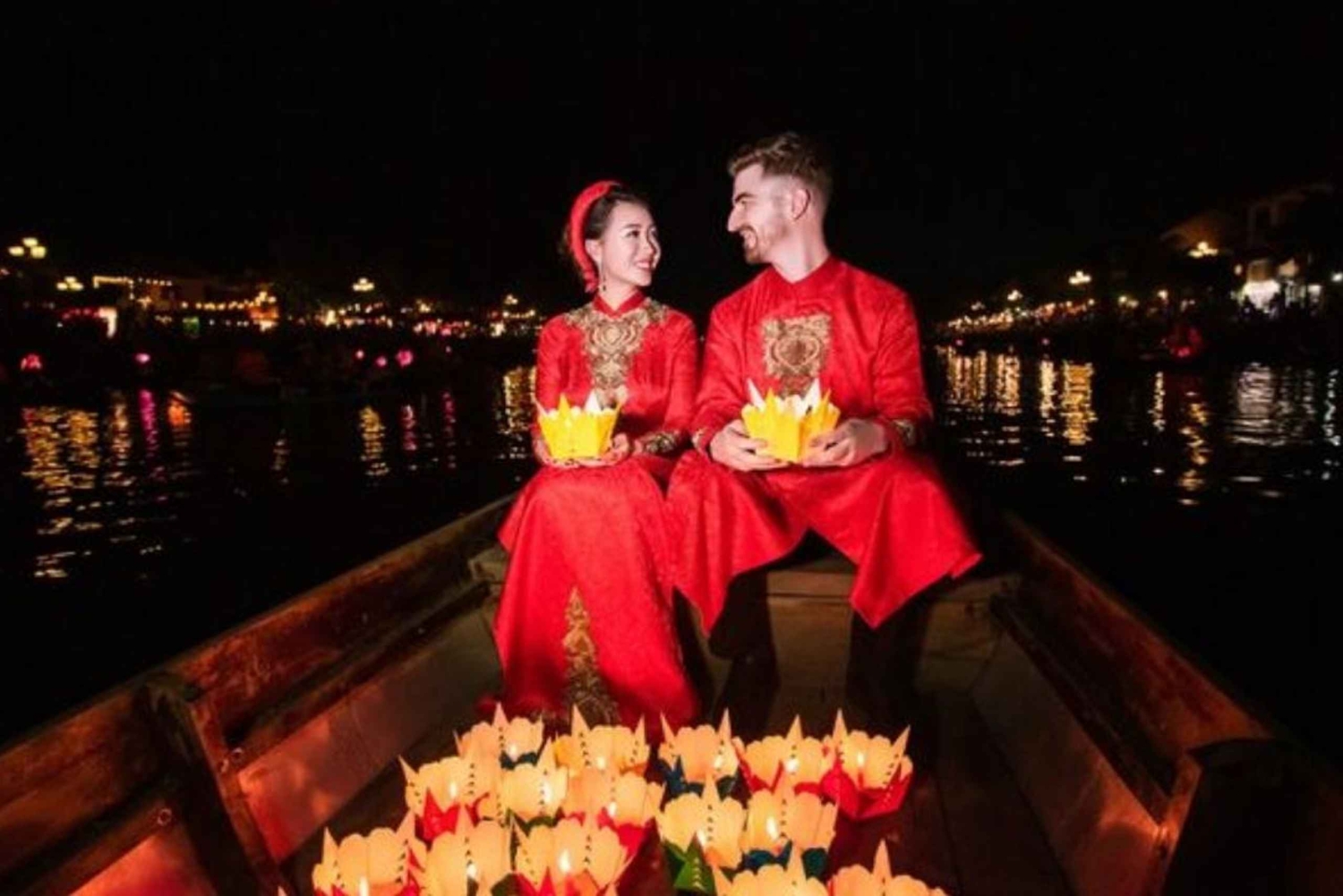 Hoi An: nocna wycieczka łódką po rzece Hoai z wypuszczaniem lampionów