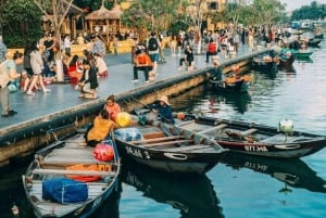 Hoi An: nocna wycieczka łódką po rzece Hoai z wypuszczaniem lampionów