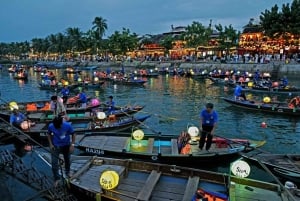 Hoi An: nocna wycieczka łódką po rzece Hoai z wypuszczaniem lampionów