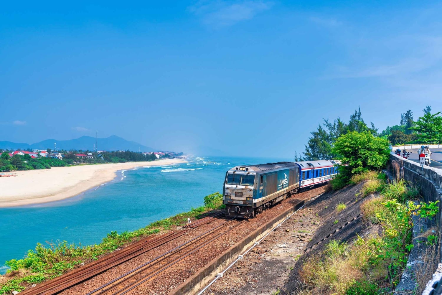 Hoi An: Transfer till Hue med naturskön väg över Hai Van-passet