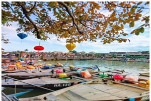 Hoi An : Lantaarn Boottocht met bloemenlantaarns .