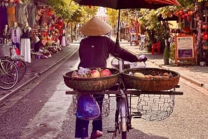 Hoi An: Lantern-Lit Streets, enjoy local food, and Boat Ride