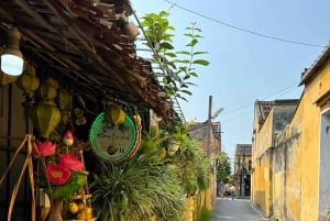 Hoi An: Lantern-Lit Streets, enjoy local food, and Boat Ride