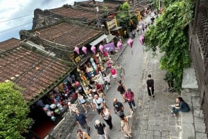 Hoi An: Lantern-Lit Streets, enjoy local food, and Boat Ride