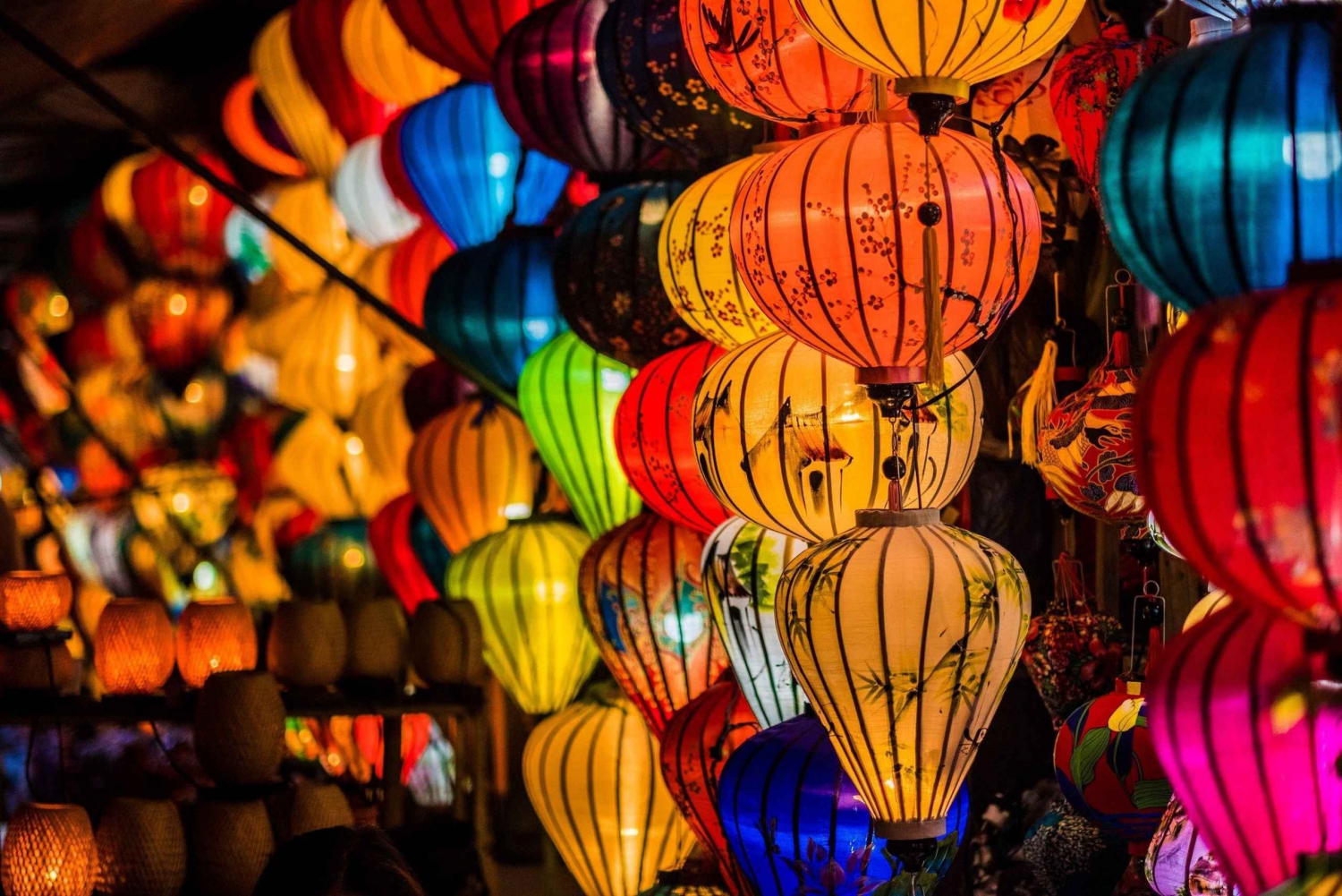 Experience-the-Serenity-of-Hoi-Ans-Lantern-Festival
