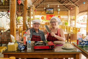 Hoi An : Atelier de fabrication de lanternes et cours de cuisine avec un bateau en noix de coco