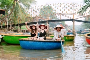 Hoi An : Atelier de fabrication de lanternes et cours de cuisine avec un bateau en noix de coco