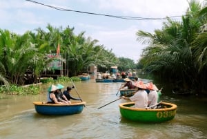 Hoi An : Atelier de fabrication de lanternes et cours de cuisine avec un bateau en noix de coco