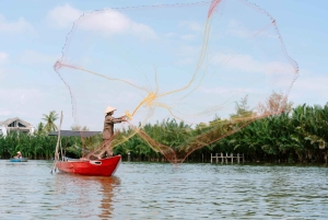 Hoi An : Atelier de fabrication de lanternes et cours de cuisine avec un bateau en noix de coco