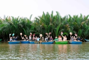 Hoi An : Atelier de fabrication de lanternes et cours de cuisine avec un bateau en noix de coco