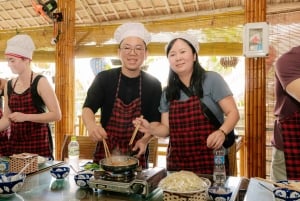 Hoi An : Atelier de fabrication de lanternes et cours de cuisine avec un bateau en noix de coco