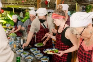 Hoi An : Atelier de fabrication de lanternes et cours de cuisine avec un bateau en noix de coco